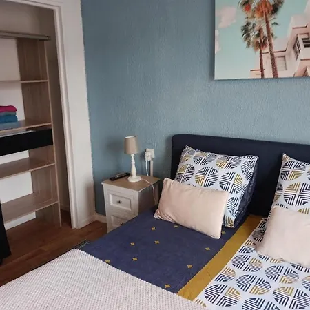 APPARTEMENT T2 ,1 chambre,Parking,balcon,arrêt bus à coté, 10mn plage Appartement