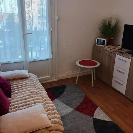 APPARTEMENT T2 ,1 chambre,Parking,balcon,arrêt bus à coté, 10mn plage Appartement *