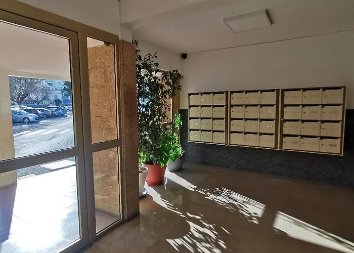 APPARTEMENT T2 ,1 chambre,Parking,balcon,arrêt bus à coté, 10mn plage