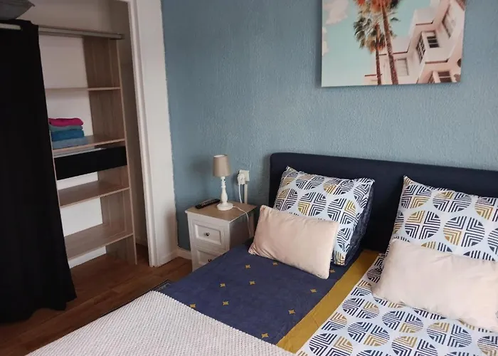 APPARTEMENT T2 ,1 chambre,Parking,balcon,arrêt bus à coté, 10mn plage Appartement