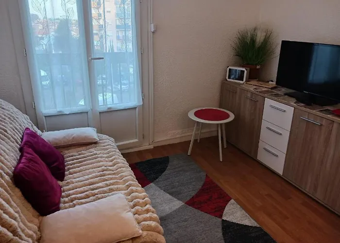 APPARTEMENT T2 ,1 chambre,Parking,balcon,arrêt bus à coté, 10mn plage Appartement *
